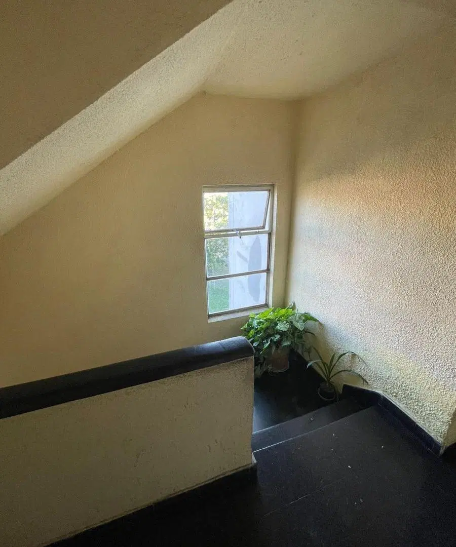 ALQUILER- Depto 4 ambientes en 2do piso por escalera - BERNAL OESTE 1