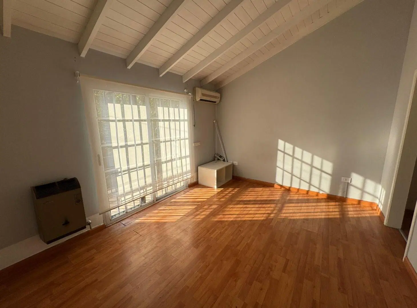 VENTA - Excelente PH tipo triplex con cochera cubierta - APTO PERMUTA - USD110.000 5