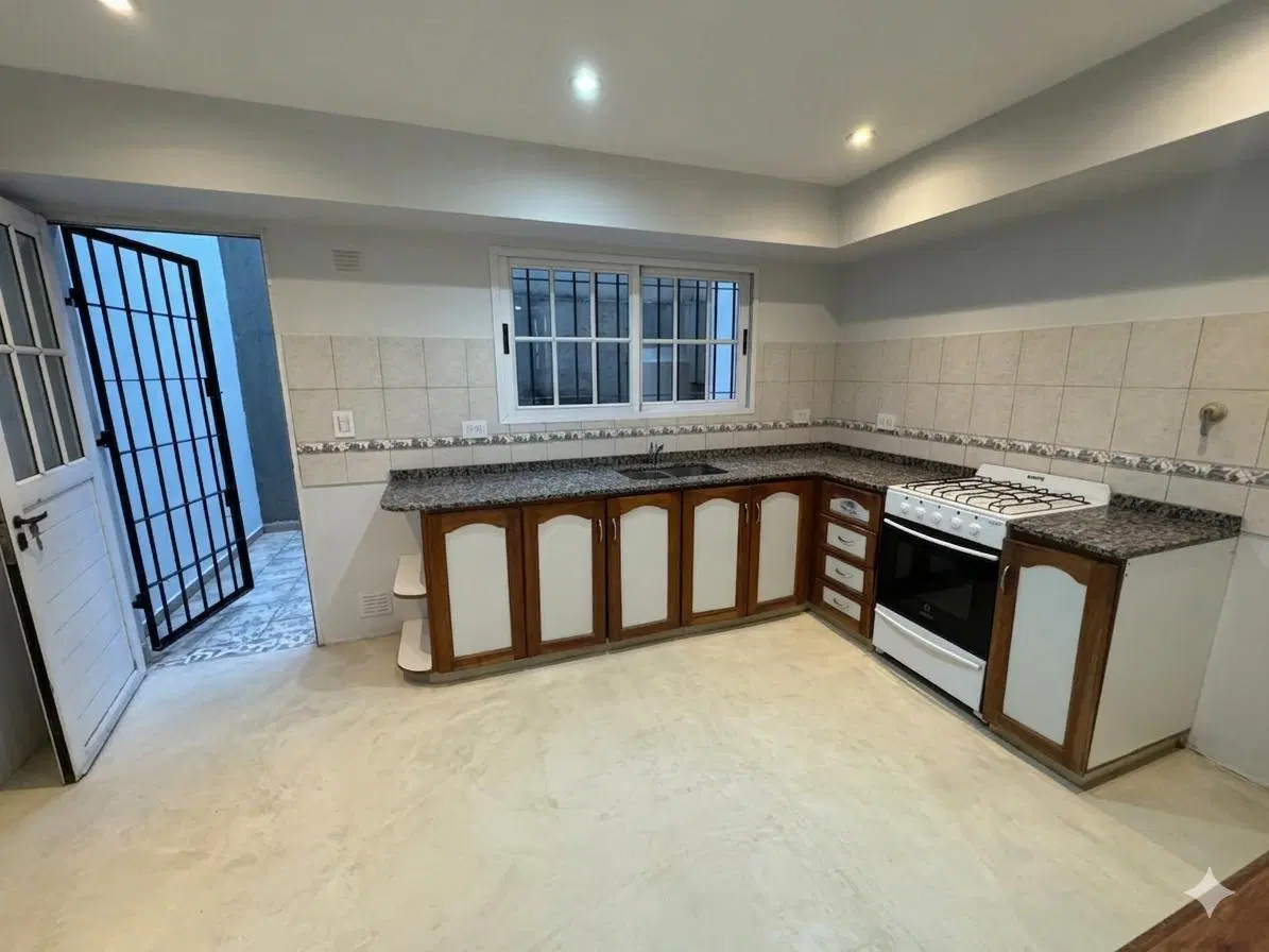 VENTA - Excelente PH tipo triplex con cochera cubierta - APTO PERMUTA - USD110.000 2