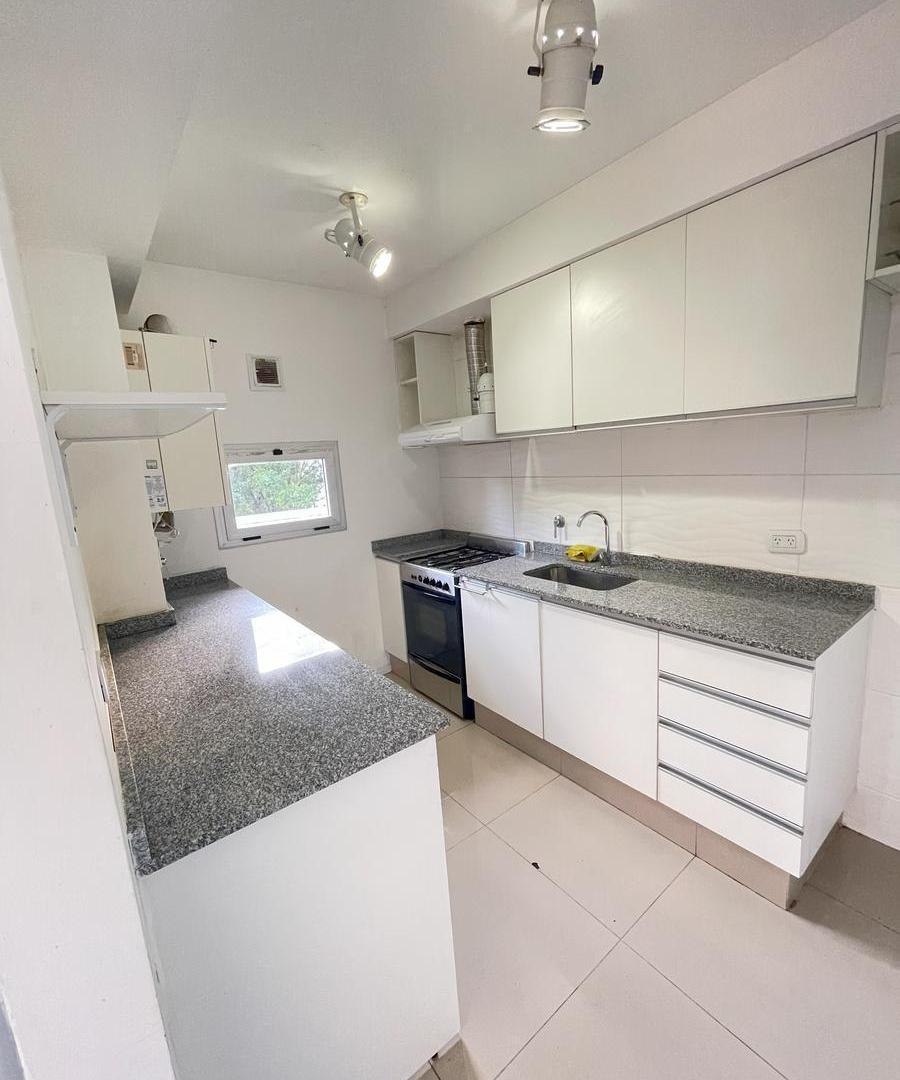 Foto de VENTA - Excelente semipiso 3 ambientes al frente con doble cochera, imagen 2