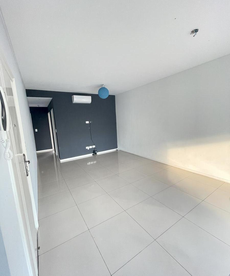 Foto de VENTA - Excelente semipiso 3 ambientes al frente con doble cochera, imagen 1