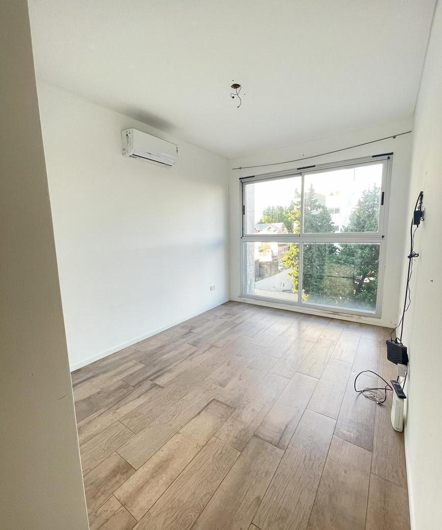 Foto de VENTA - Excelente semipiso 3 ambientes al frente con doble cochera, imagen 4