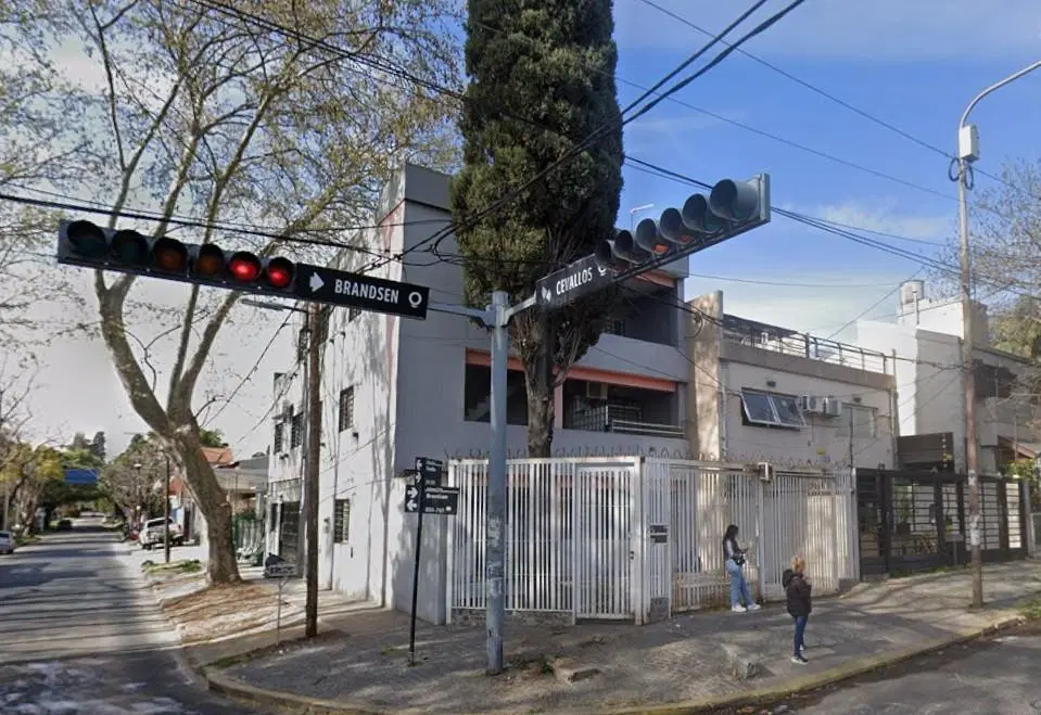 ALQUILER - Piso 3 ambientes con cochera en Brandsen esq. Cevallos - SIN EXPENSAS 1
