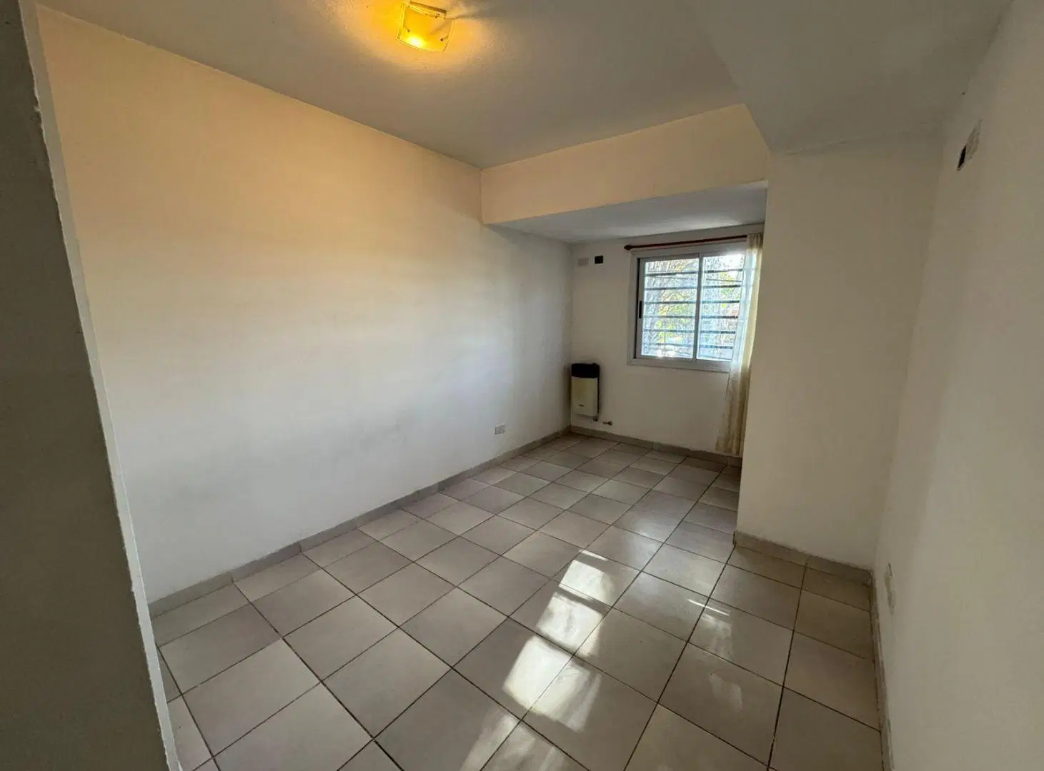 ALQUILER - Piso 3 ambientes con cochera en Brandsen esq. Cevallos - SIN EXPENSAS 2
