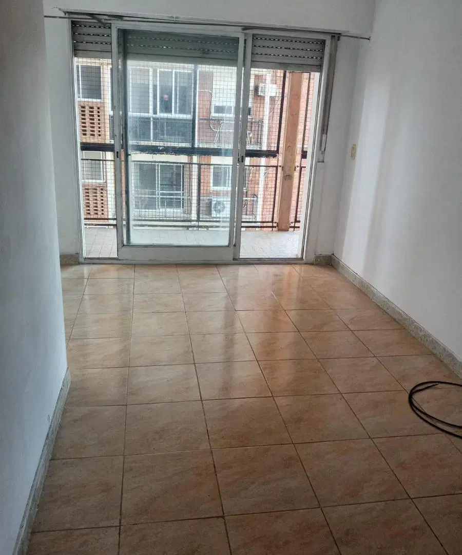 ALQUILER - Depto 3 ambientes frente a Plaza San Martin - QUILMES CENTRO 3