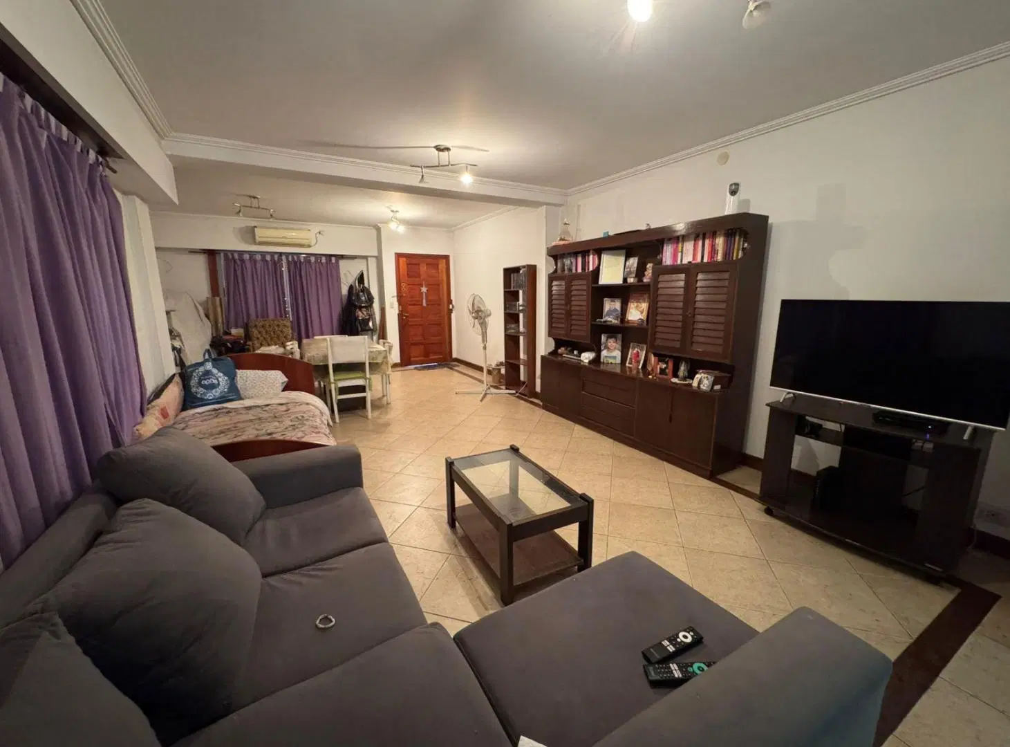 VENTA - Amplia casa 4 amb. con pileta, parrilla y quincho - USD 150.000 1