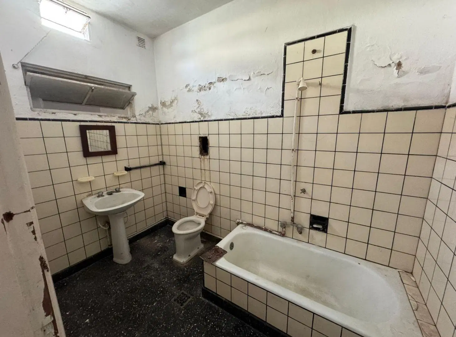 VENTA - Casa con departamento sobre lote de 250m2 - A REFACCIONAR 5
