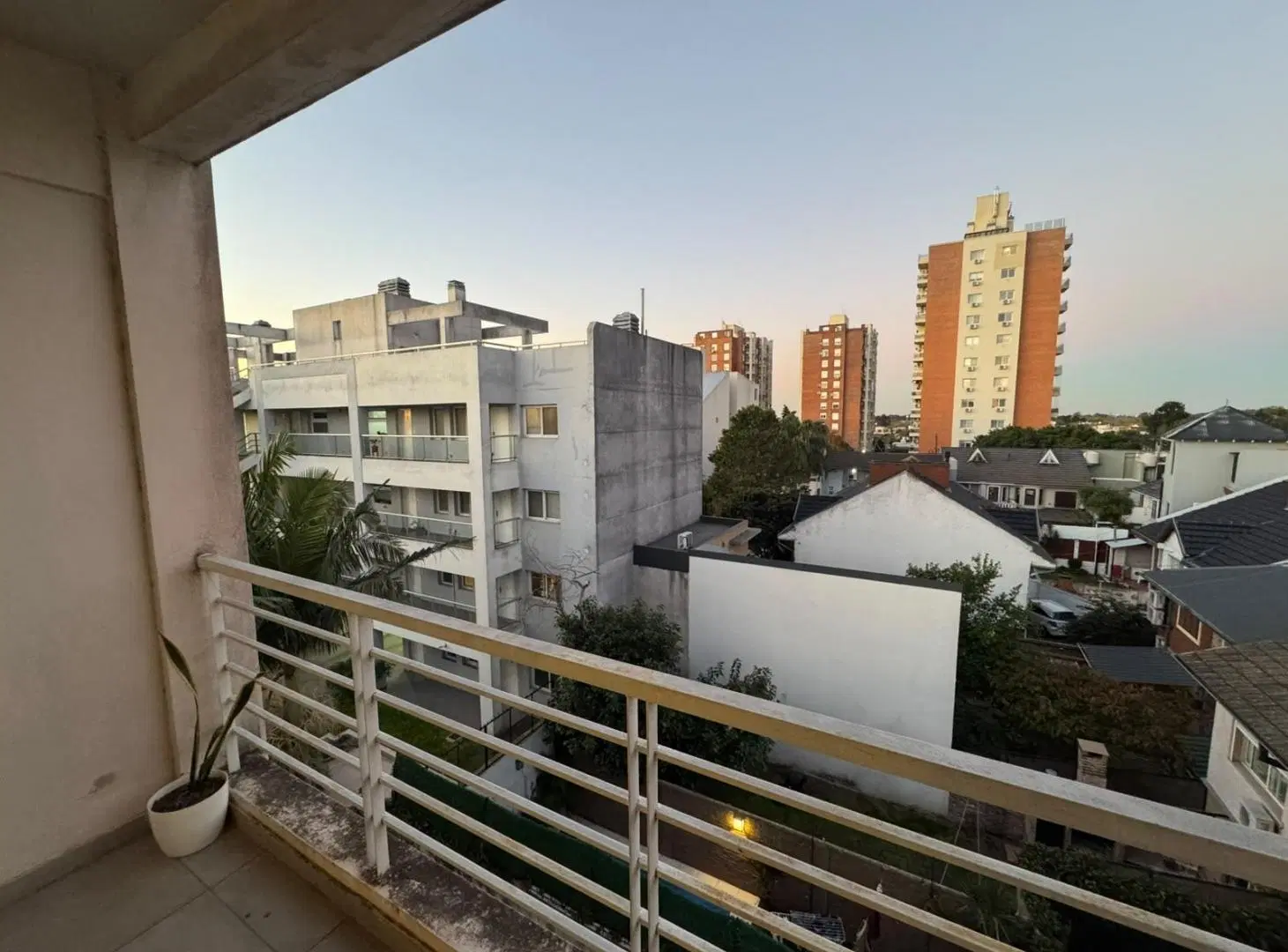 ALQUILER - Luminoso depto. monoambiente - SIN EXPENSAS - BERNAL 3