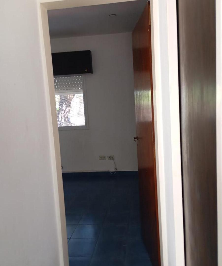Foto de ALQUILER - PH 2 ambientes con patio y cochera - BERNAL OESTE, imagen 2