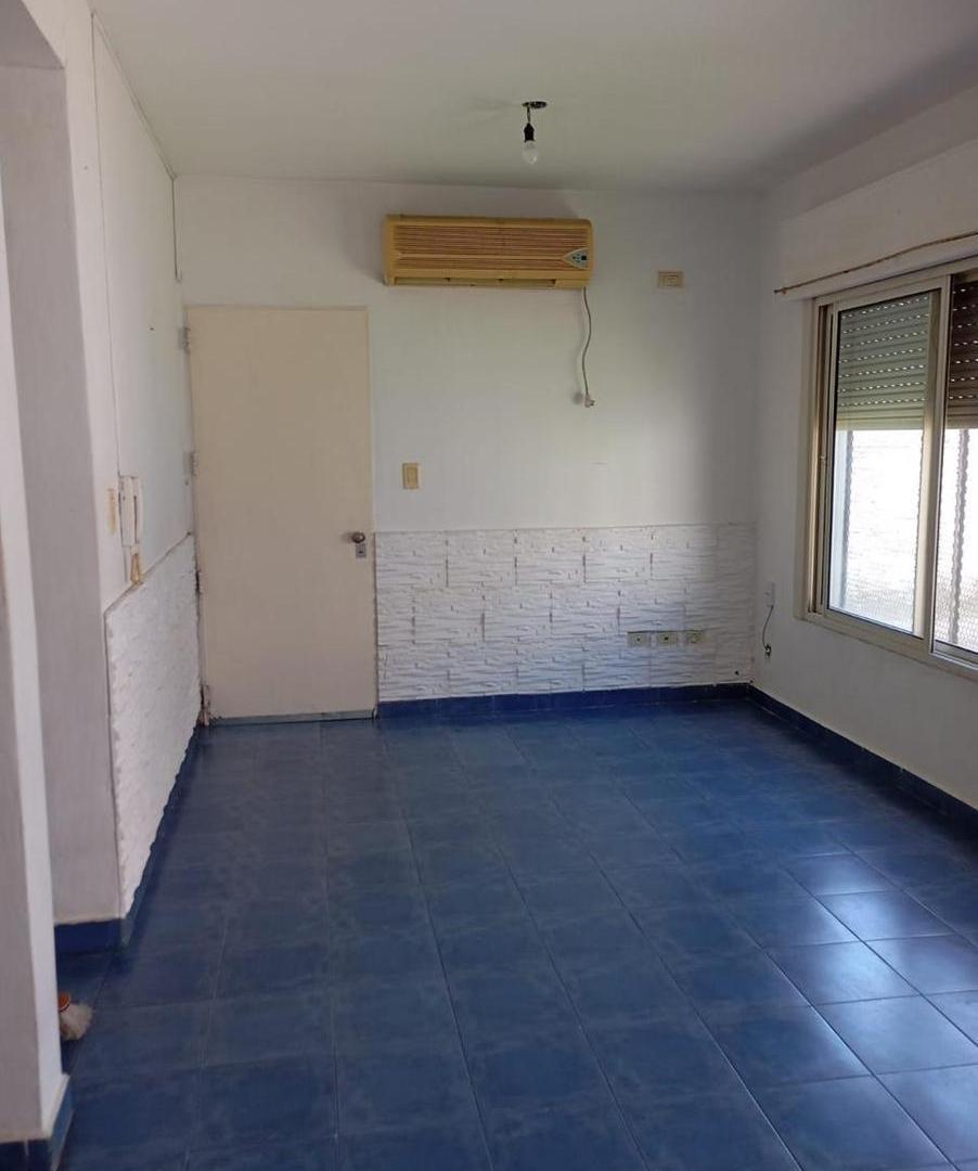Foto de ALQUILER - PH 2 ambientes con patio y cochera - BERNAL OESTE, imagen 1