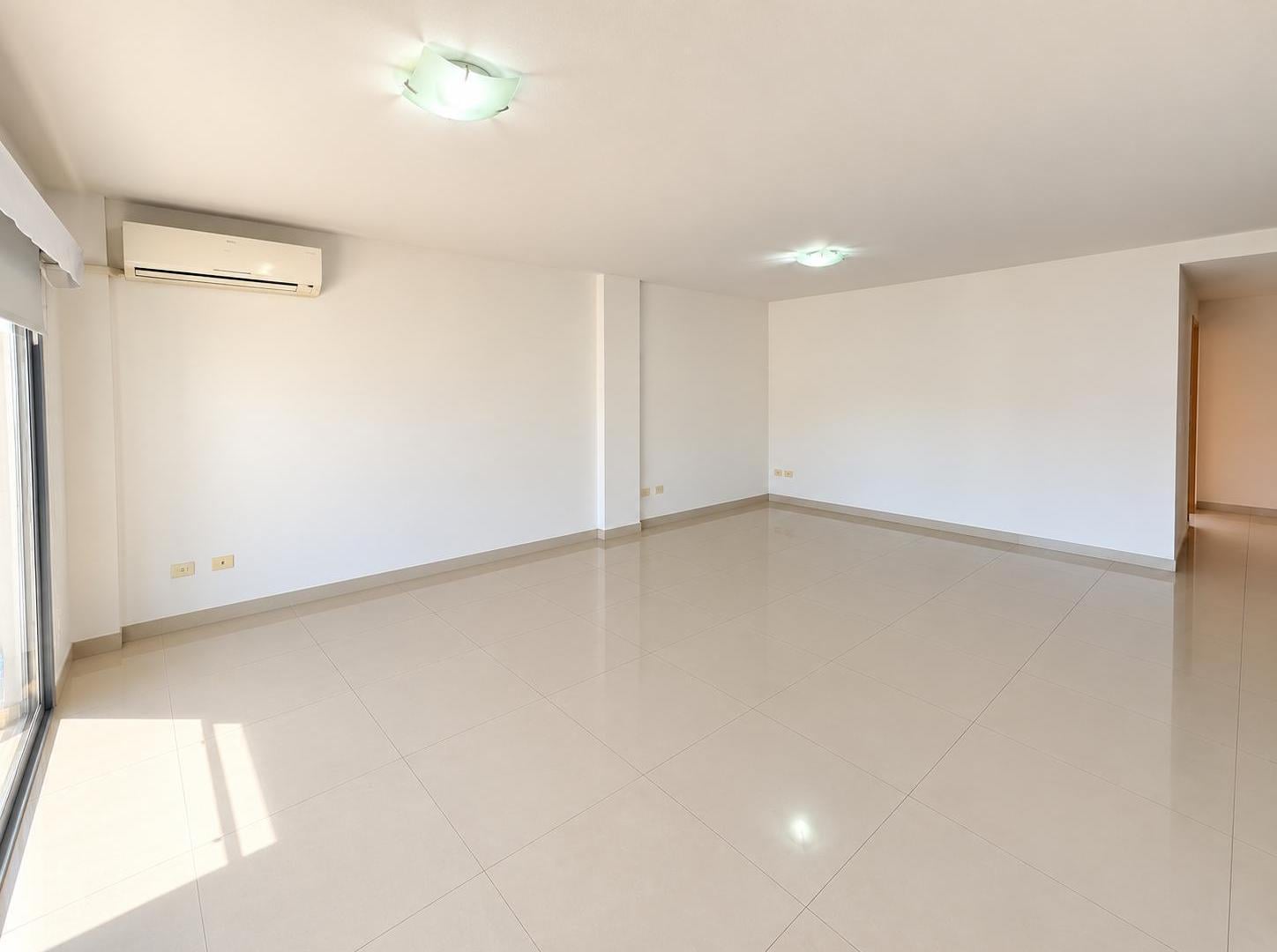 Foto de Impecable piso 3 ambientes con dormitorios en suite y cochera - Quilmes, imagen 1