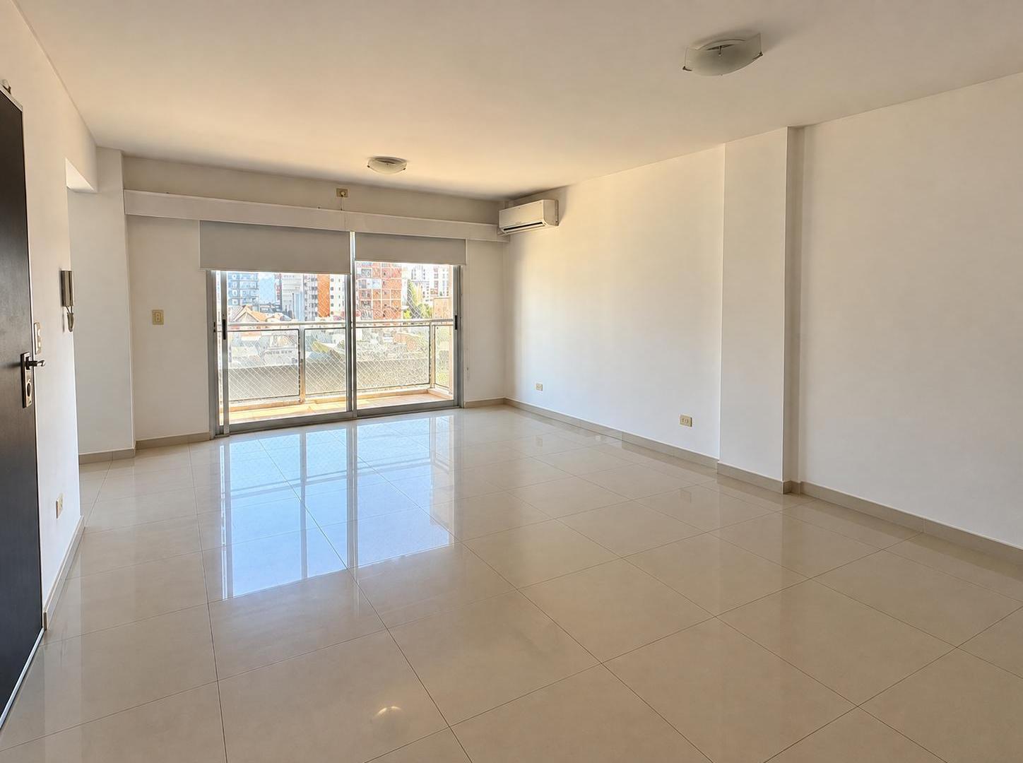 Foto de Impecable piso 3 ambientes con dormitorios en suite y cochera - Quilmes, imagen 3