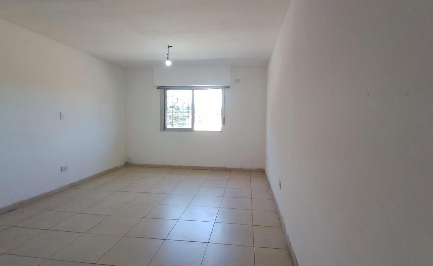 Foto de Alquiler departamento monoambiente de 27 m2 aprox en Caseros, imagen 1