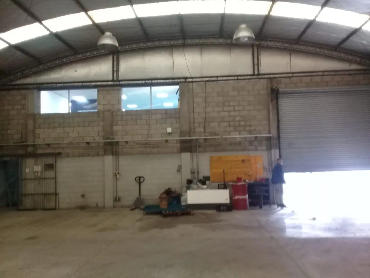Venta Galpón 1200 m2 cubiertos en Caseros 4
