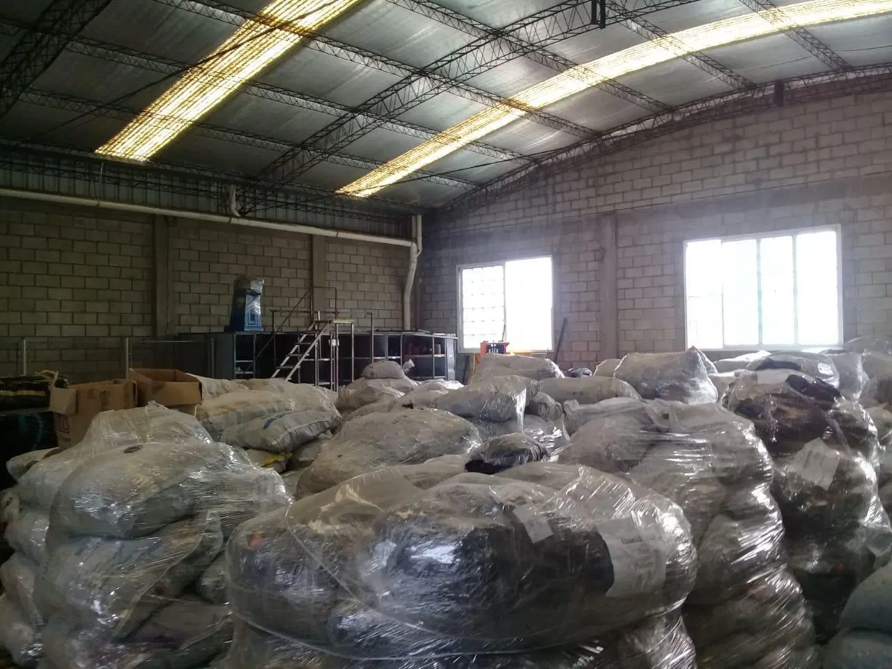 Venta Galpón 1200 m2 cubiertos en Caseros 3