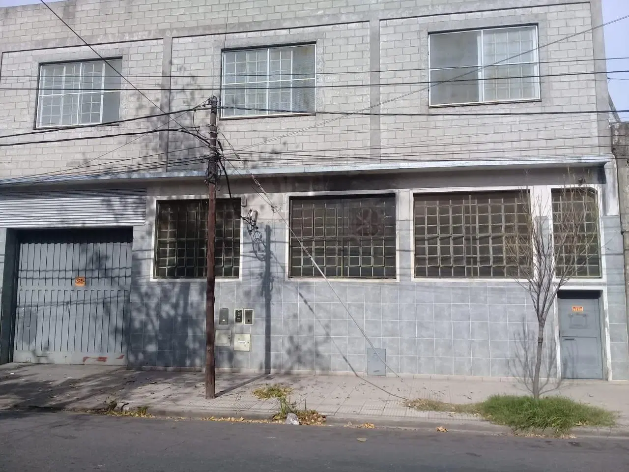 Venta Galpón 1200 m2 cubiertos en Caseros 2