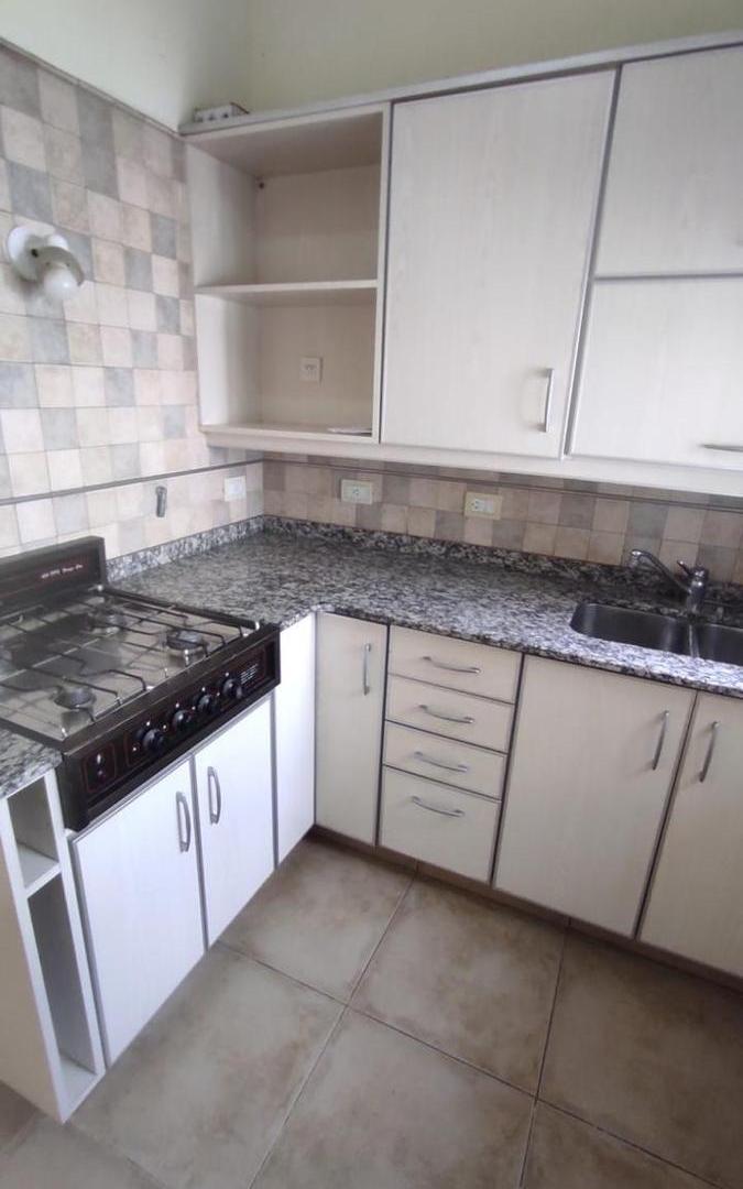 Foto de Alquiler PH 2 ambientes de 86 m2 en Caseros, imagen 3