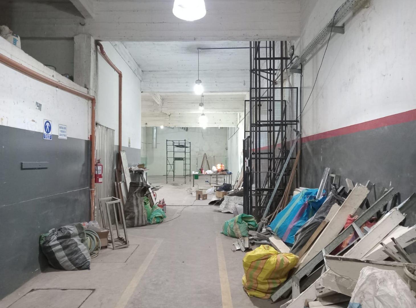 Foto de Alquiler Galpón de 530 m2 cubiertos en Ciudadela, 2 plantas, imagen 3