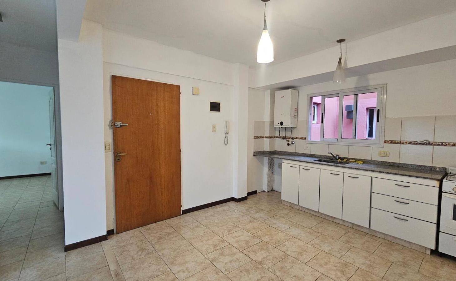 Foto de Alquiler departamento 2 ambiente de 40 m2 en SANTOS LUGARES, imagen 2