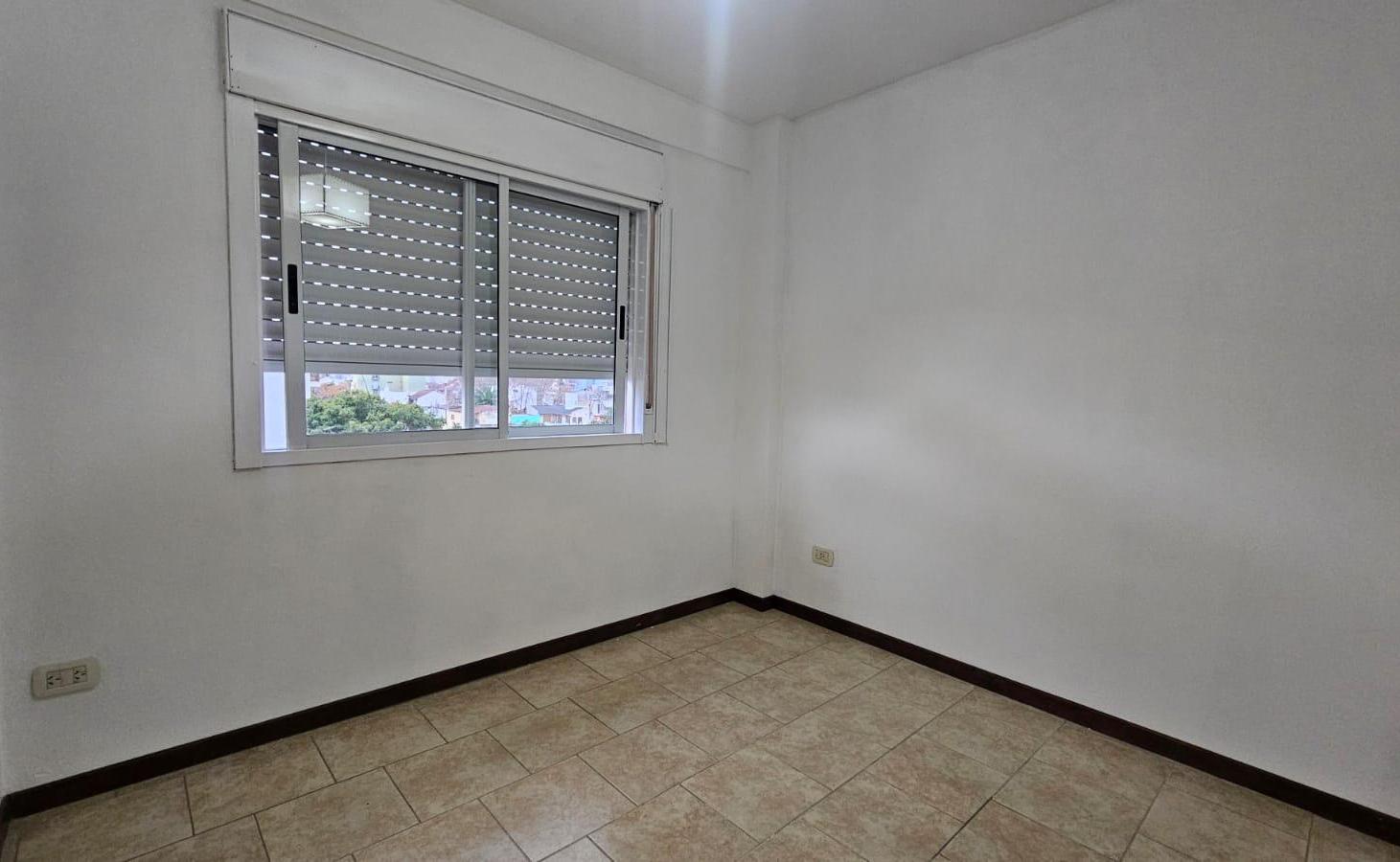 Foto de Alquiler departamento 2 ambiente de 40 m2 en SANTOS LUGARES, imagen 3