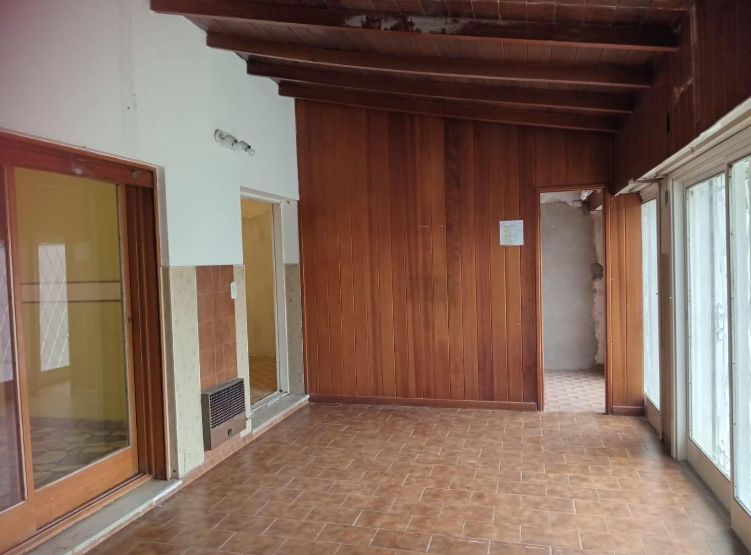 Foto de Alquiler Casa de 4 ambientes de 370 m2 de terreno en Villa Santos Tesei, imagen 4
