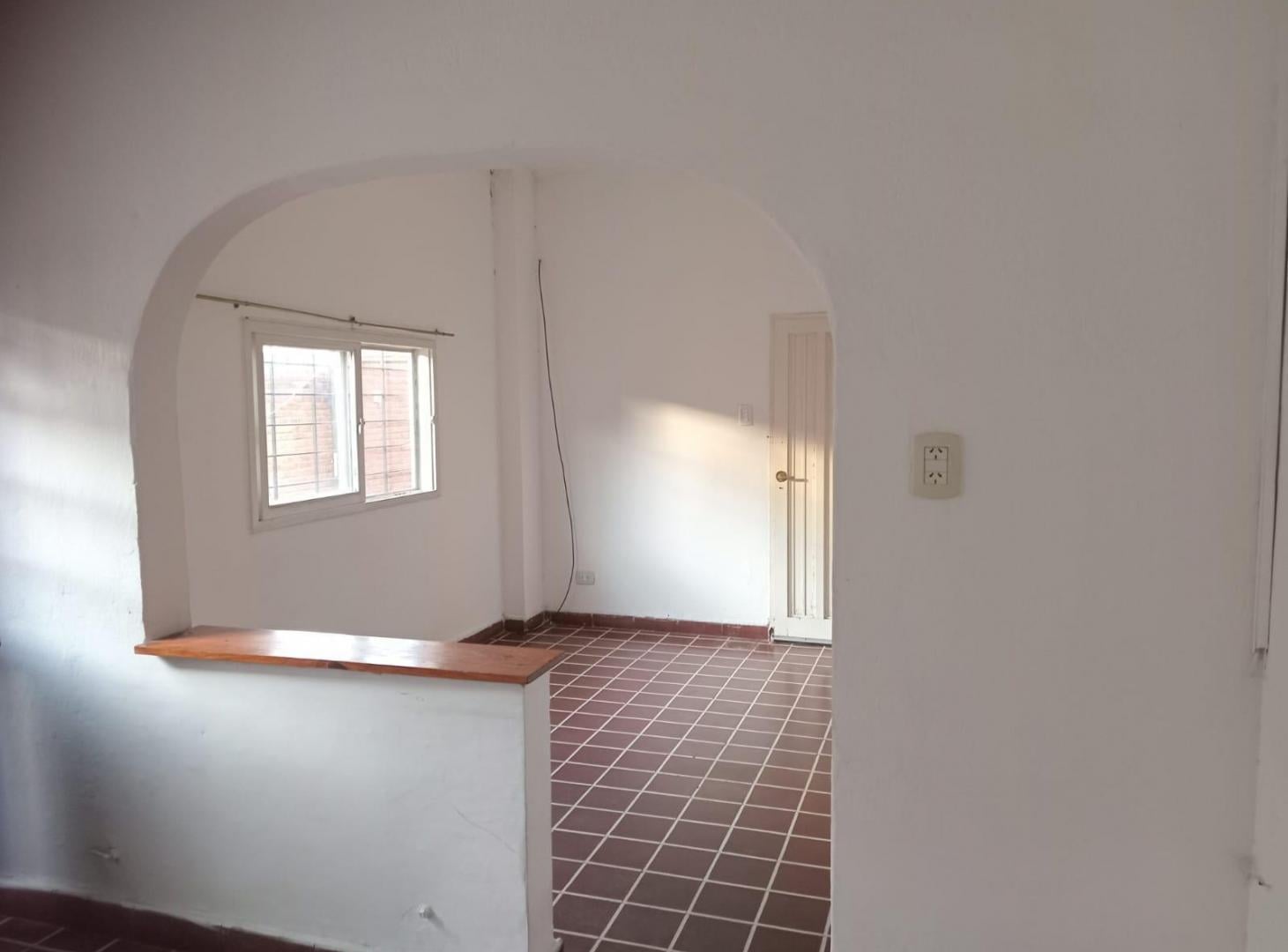 Foto de Alquiler PH 2 ambientes de 150 m2 de terreno en El Palomar, imagen 3