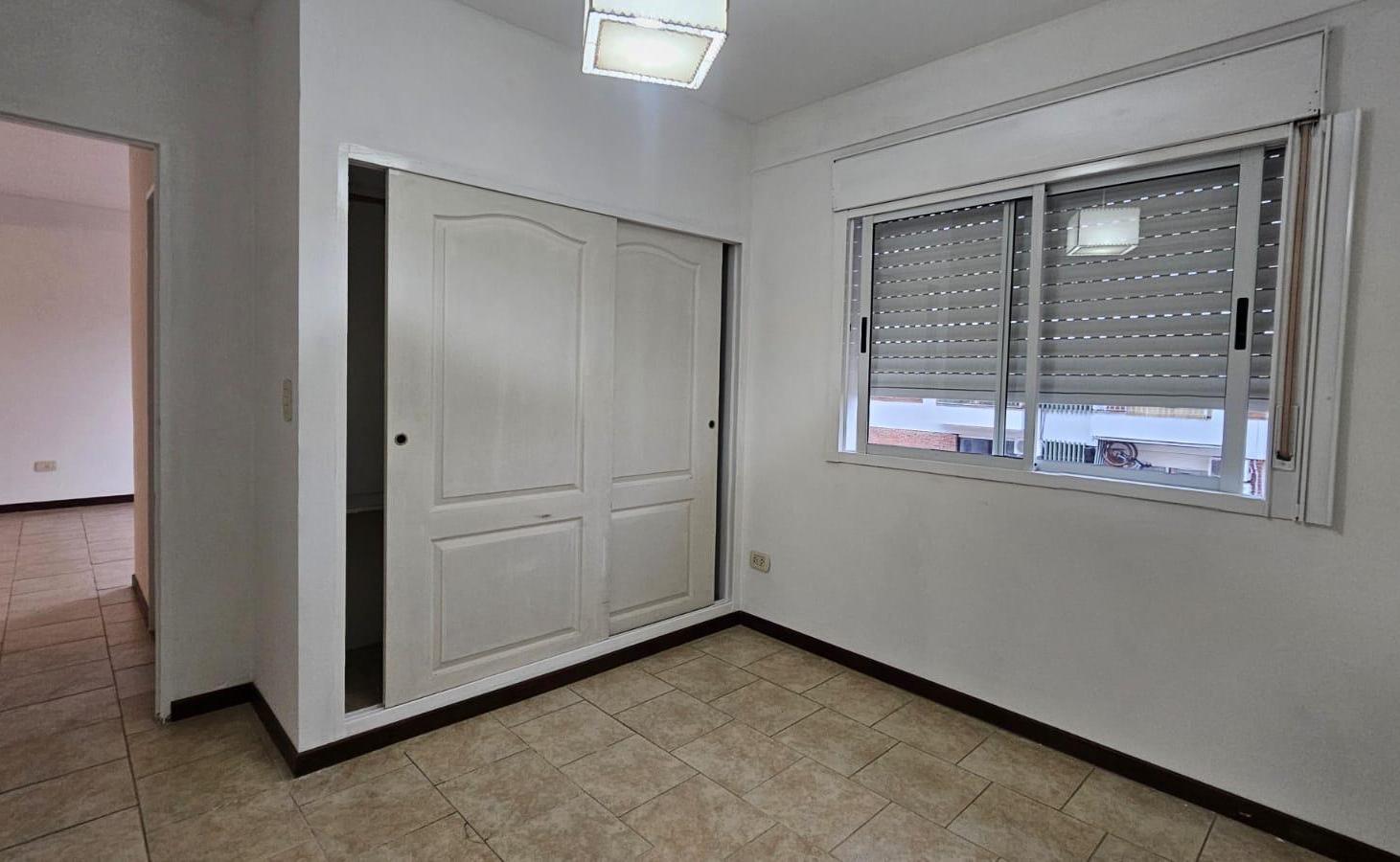 Foto de Alquiler departamento 2 ambiente de 40 m2 en SANTOS LUGARES, imagen 3
