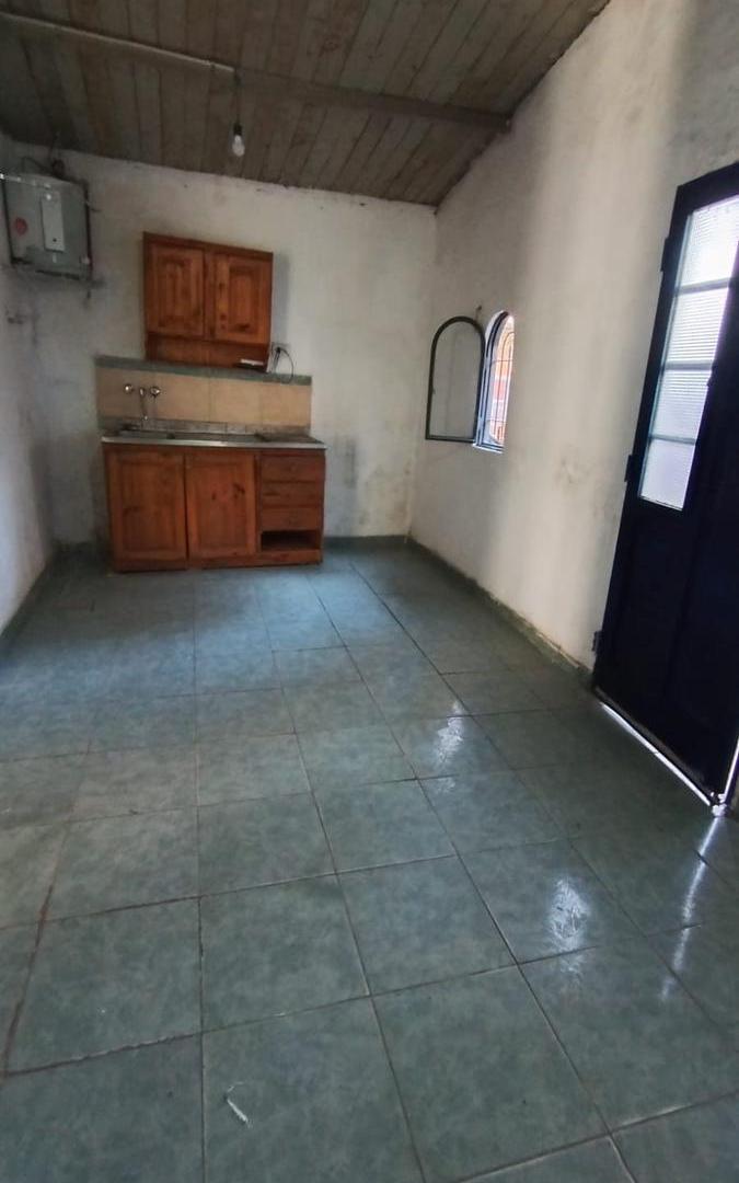 Foto de Alquiler Casa tipo PH de 2 ambientes en Mariano Acosta, imagen 2