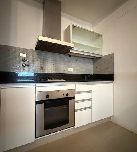 Oficina de 1 ambiente dividido con cochera 5