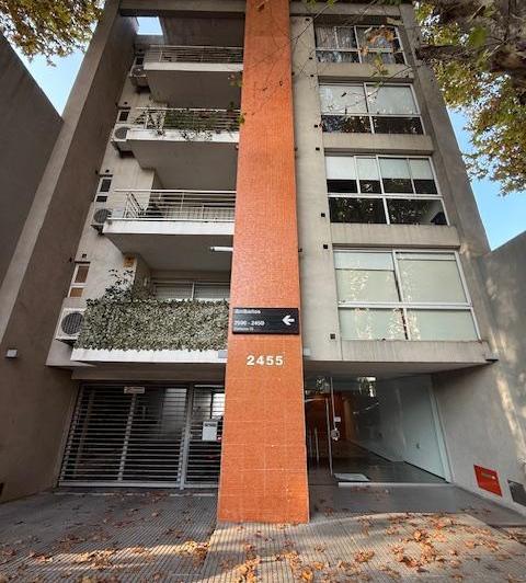 Oficina de 1 ambiente dividido con cochera 2