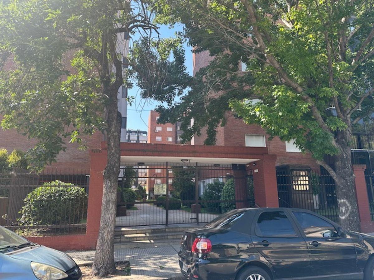Departamento de 4 ambientes con cochera