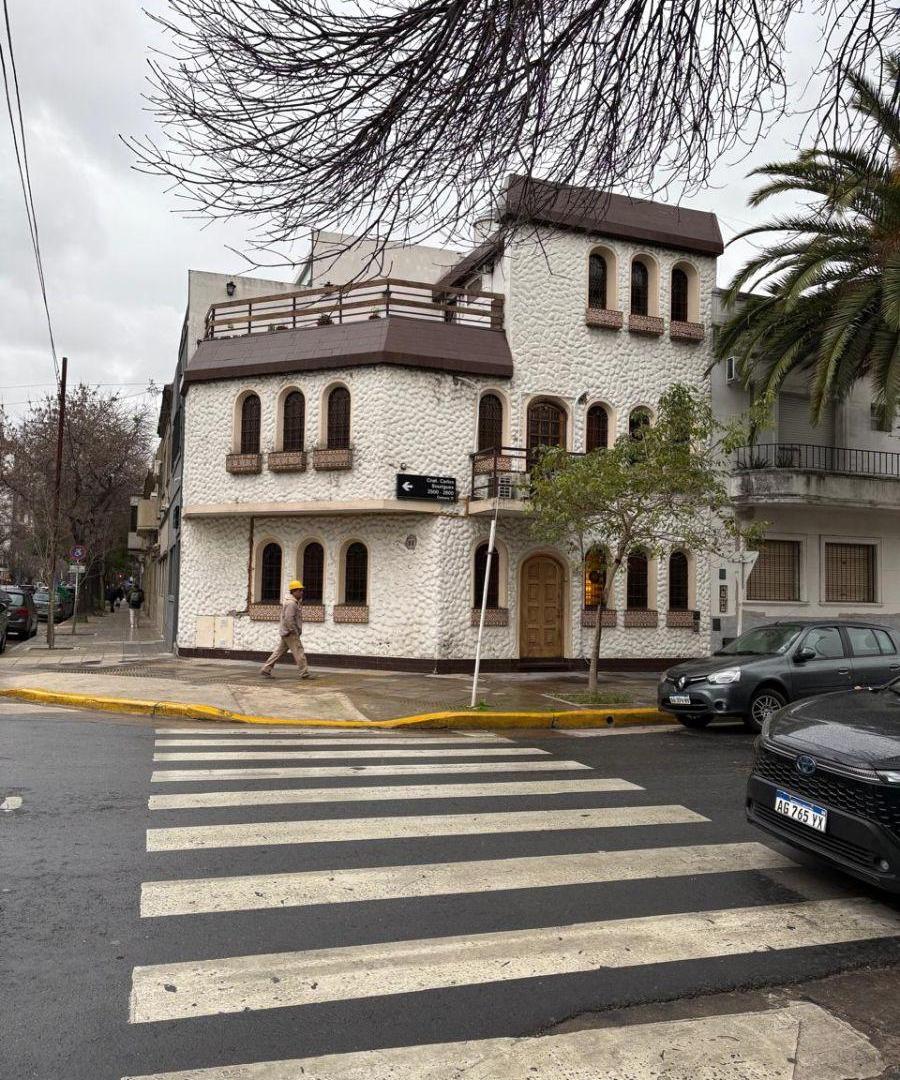 Foto de PH de 84 m² cubiertos con 3 dormitorios en venta en Barrio River, imagen 2