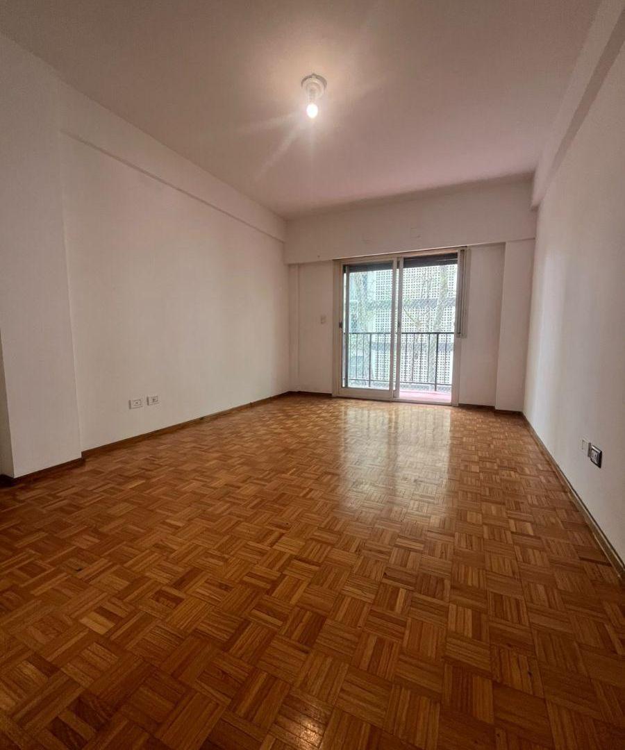 Foto de Departamento de 2 ambientes de 50 m² en alquiler en Belgrano C, imagen 2