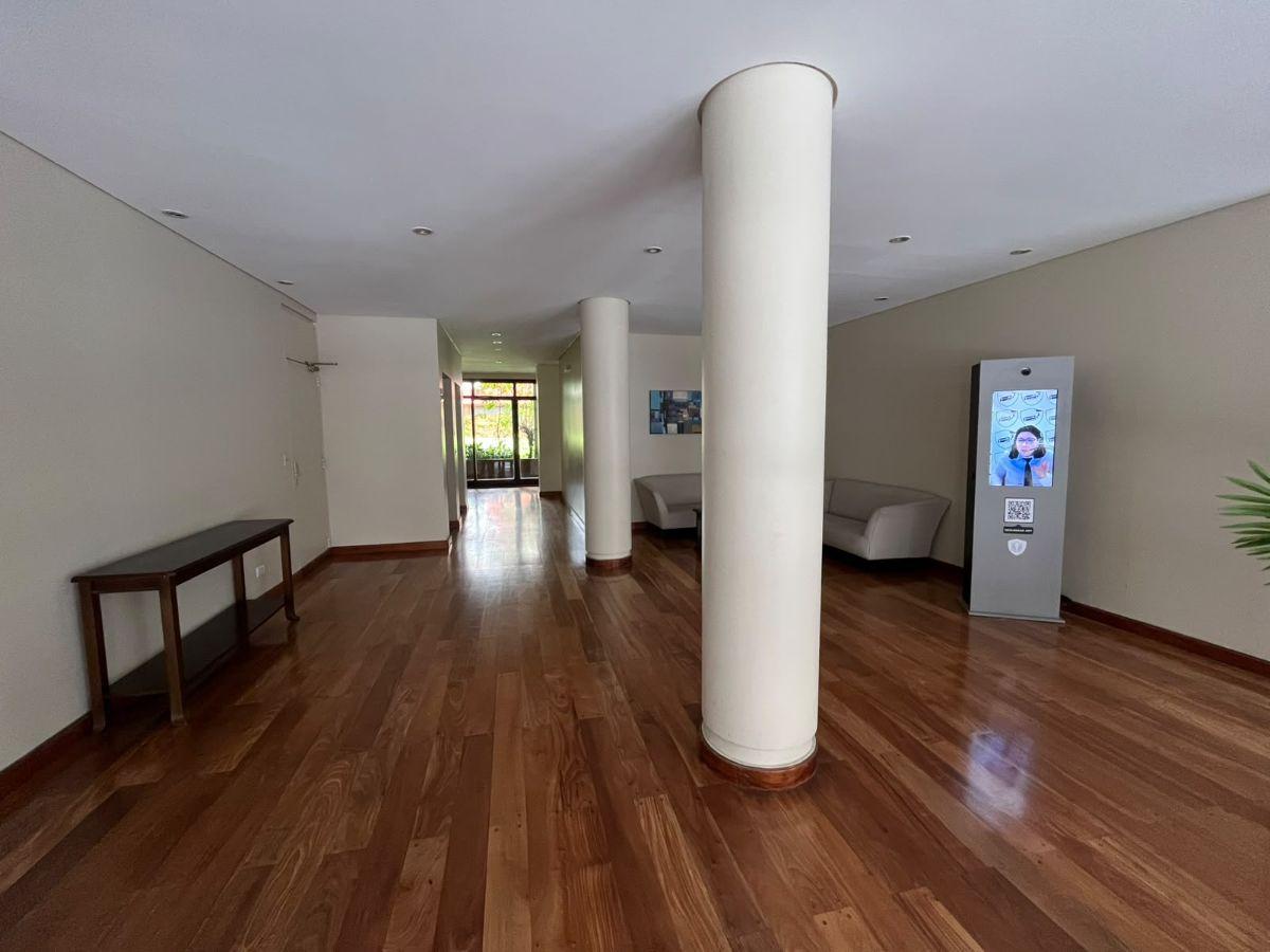 Foto de Depto 4 ambientes de 105 metros con dependencia, patio, cochera y, imagen 2