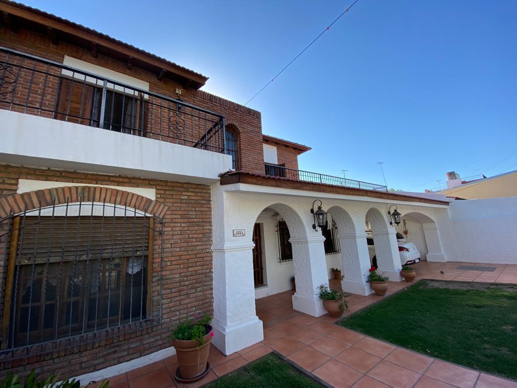 Venta Casa 4 Dorm. con Pileta en Rosario - La Florida 2
