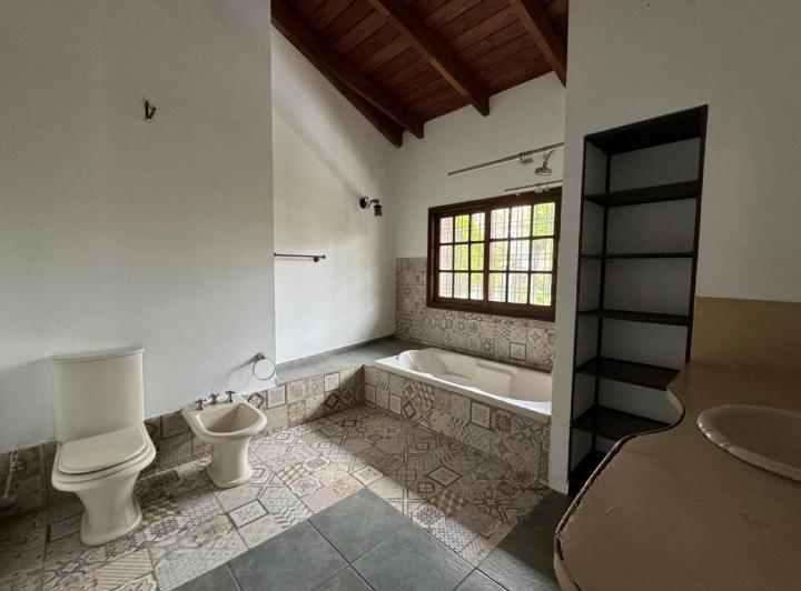 Casa en Venta de 4 Dormitorios Con Pileta En Rosario -  Abasto 4