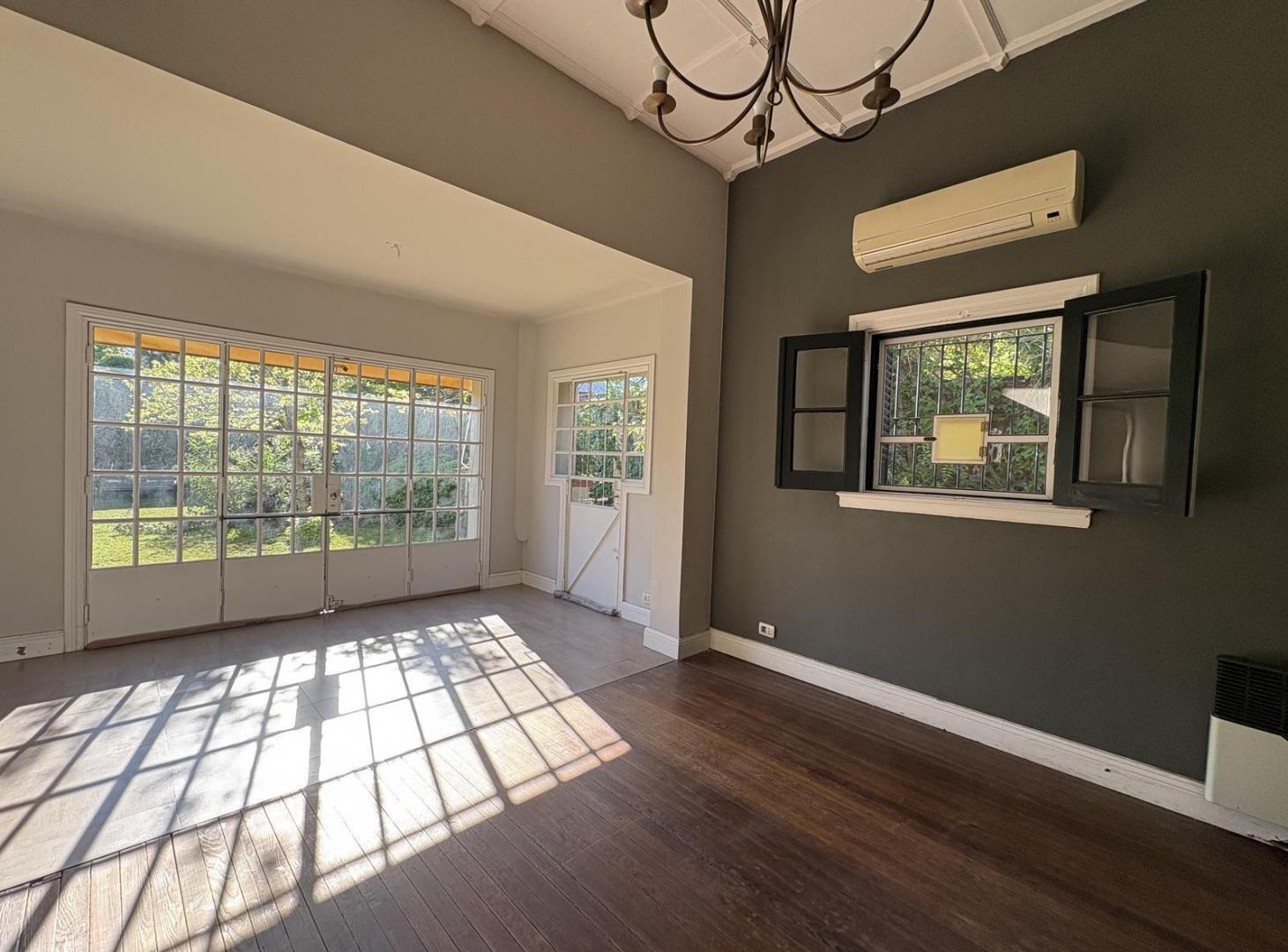 Casa en Venta de 3 dormitorios con cochera y jardín en Fisherton, Rosario