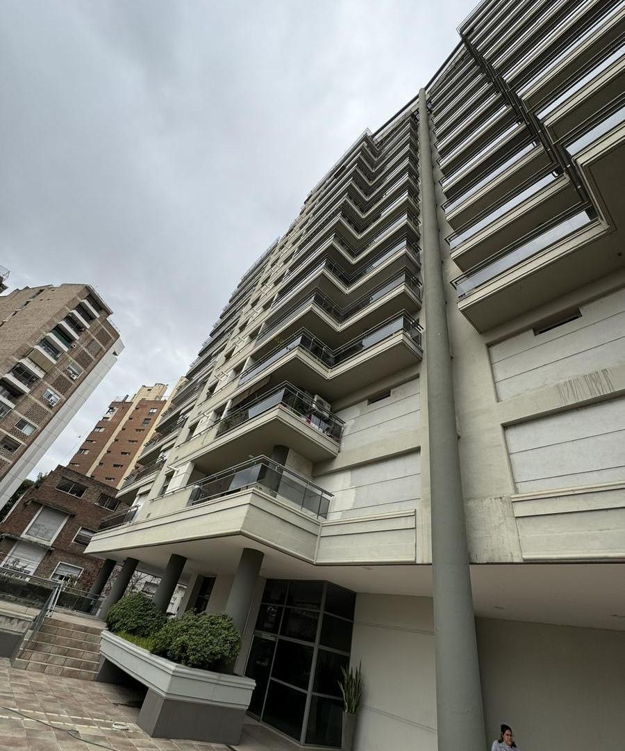Departamento en venta de 2 dormitorios con cochera en Rosario