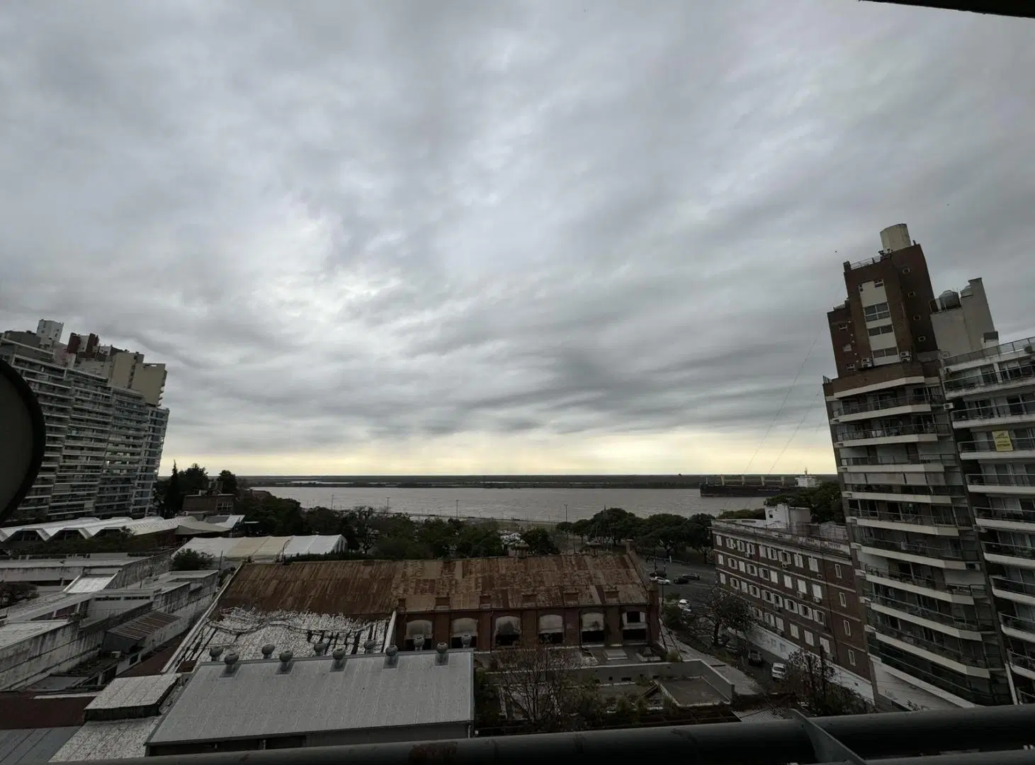 Departamento en venta de 2 dormitorios con cochera en Rosario 2
