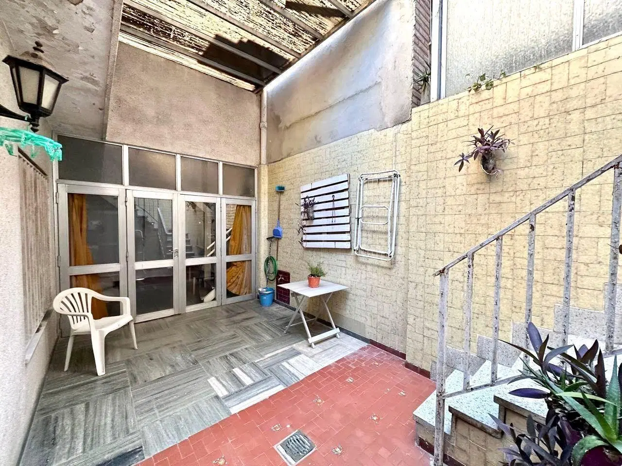 Casa en venta 3 dormitorios, dos baño, cochera, patio en Rosario - Luis Agote 5