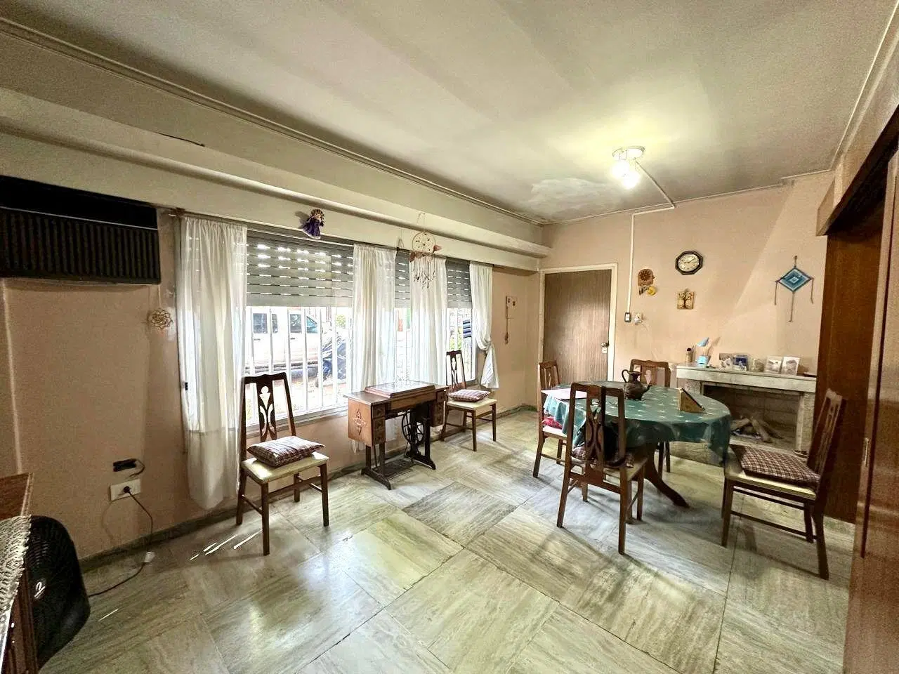 Casa en venta 3 dormitorios, dos baño, cochera, patio en Rosario - Luis Agote 2