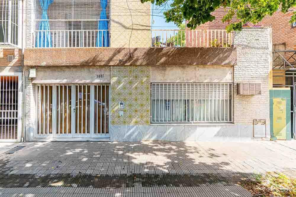 Casa en venta 3 dormitorios, dos baño, cochera, patio en Rosario - Luis Agote