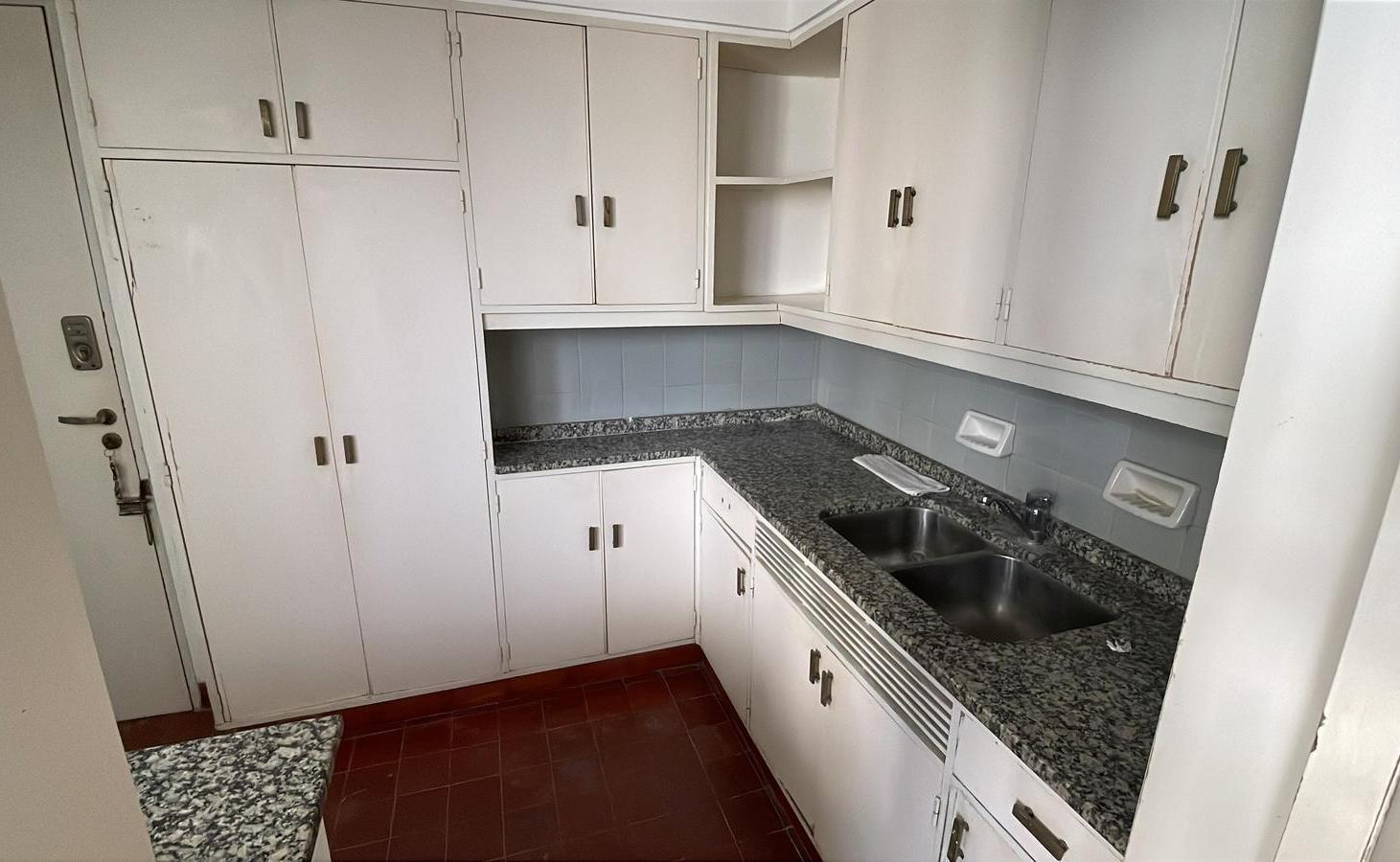 Departamento en Venta 3 Dormitorios a Modernizar con cochera en Rosario - Centro