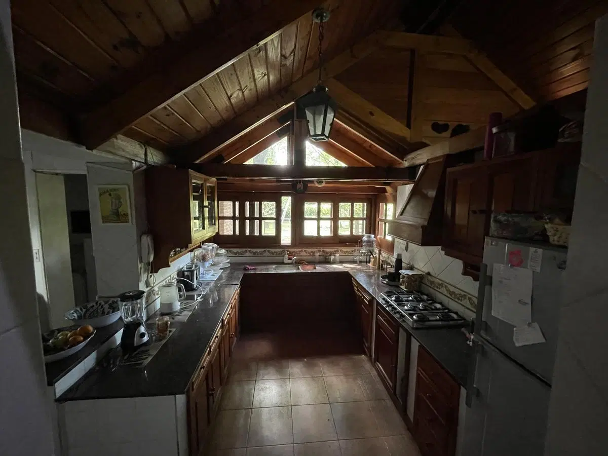 Casa en Venta con pileta terreno de 3400 mts2 en Funes 8