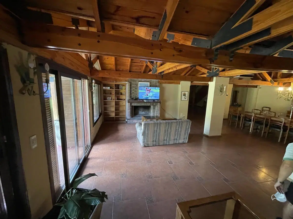 Casa en Venta con pileta terreno de 3400 mts2 en Funes 3