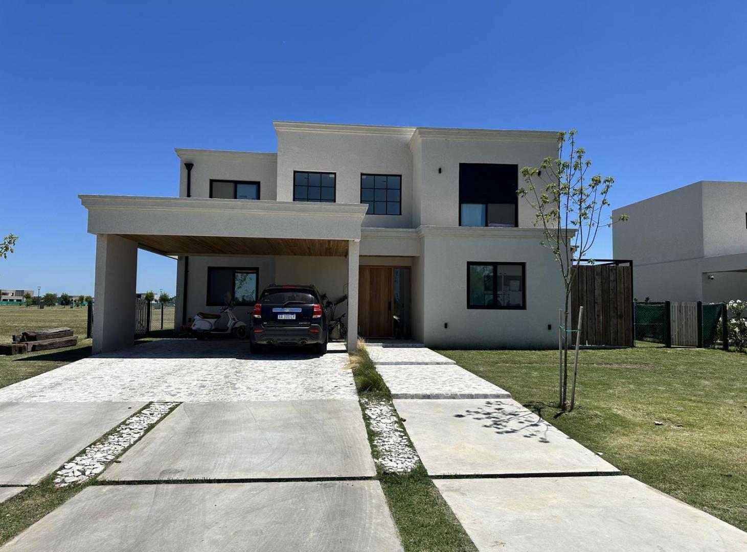 Venta Casa 5 Dormitorios en Vida Club de Campo Barrio Privado-Funes