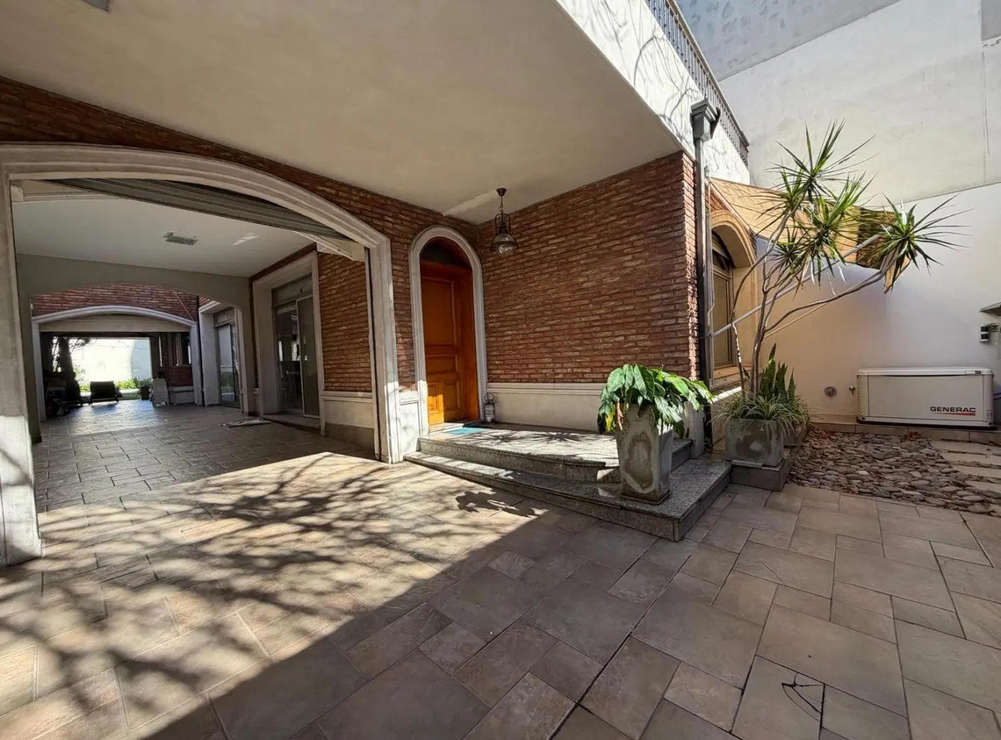 Casa en venta de 3 dormitorios y piscina en Barrio Lourdes Rosario 3