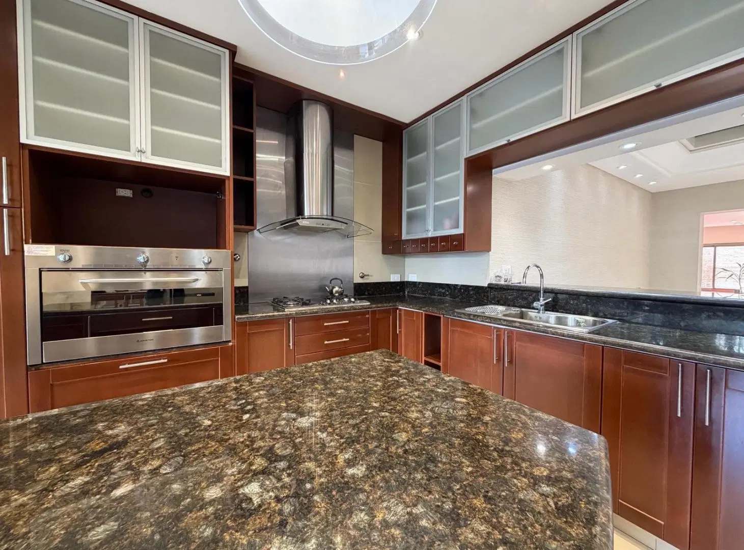 Casa en venta de 3 dormitorios y piscina en Barrio Lourdes Rosario 5