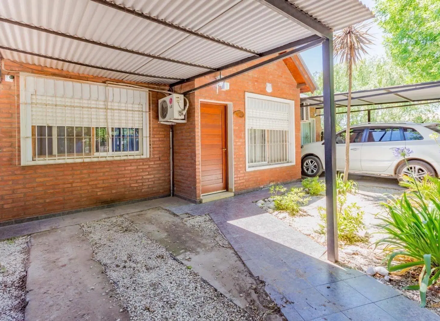 Casa en Venta de 3 dormitorios con piscina en Funes 3