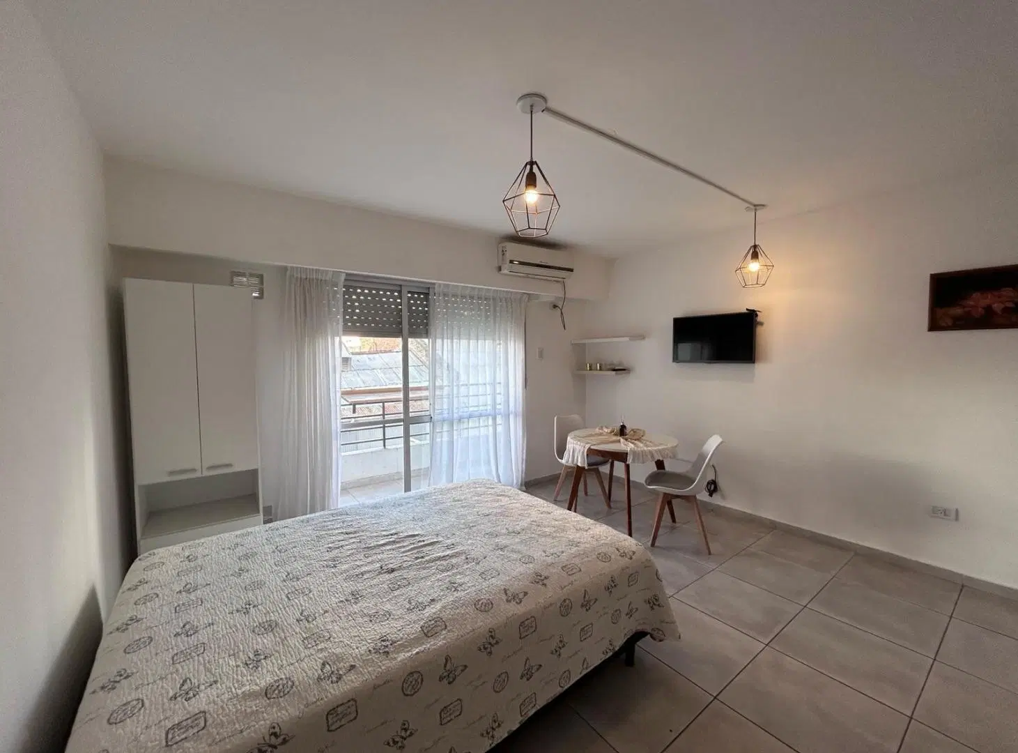 Monoambiente en alquiler con balcón en zona Rio, Rosario 1